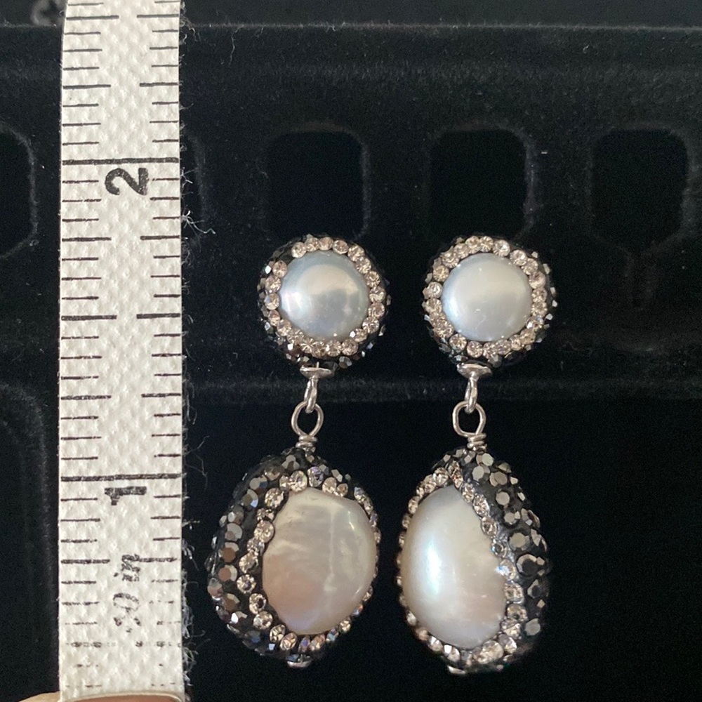 Earrings drop white Pearl and black Minerals